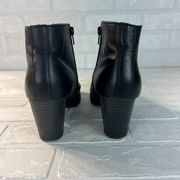 Clarks Ankle Boots Women 7.5 Black Leather Zip Side Booties Stacked Heel Stretch - Picture 3 of 13